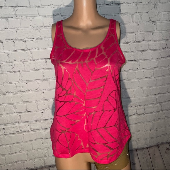Apt. 9 Tops - Apt 9 Pink tropical tank top size XS